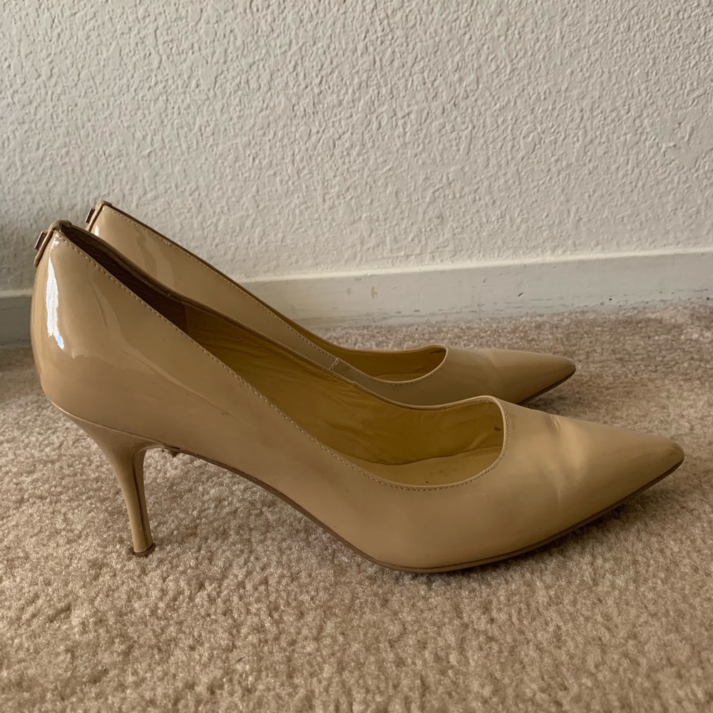 Nude Pumps